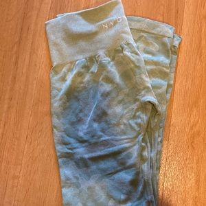 NVGTN MINT CAMO LEGGINGS SIZE LARGE